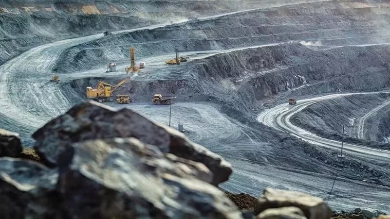 السعودية ترسّي أكبر منافسة تعدينية في تاريخها.. 24 شركة وتحالفاً يفوزون بـ 172 رخصة