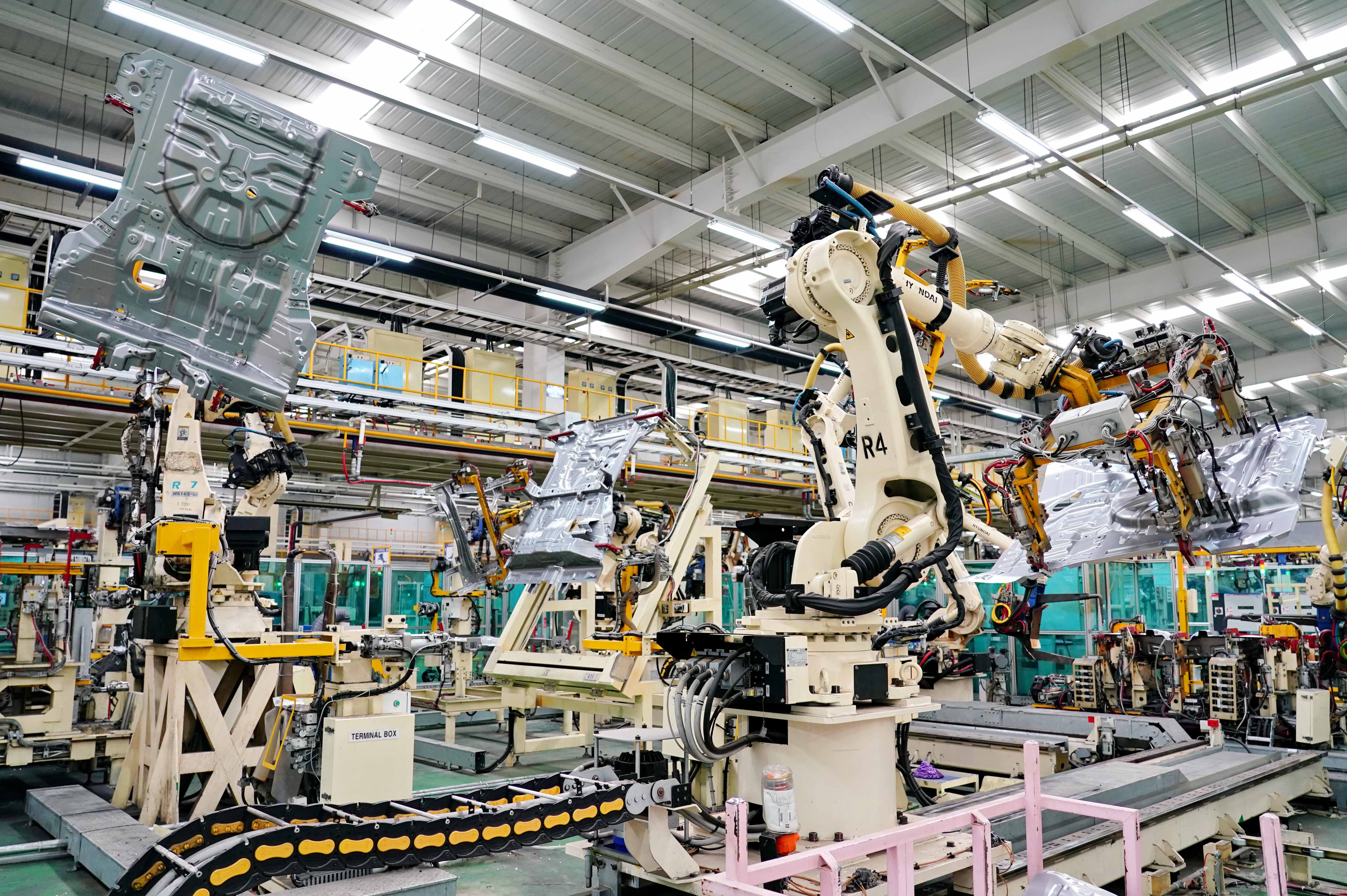 تقارير: تحسن طفيف لمسوح النشاط الصناعي بالصين في سبتمبر لكن التوقعات تظل قاتمة