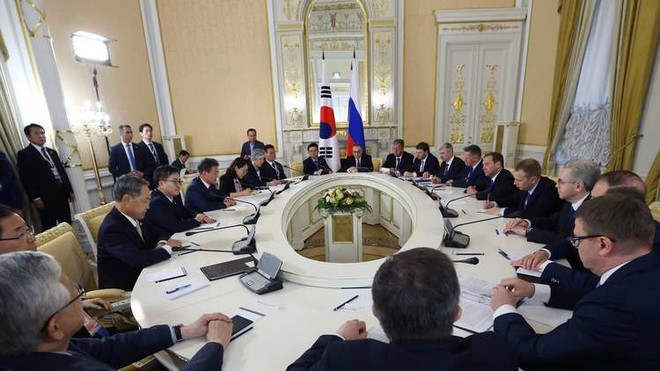 عالمية: بدء محادثات اتفاقية تجارية لكوريا مع روسيا تمهيداً لتخفيف اعتمادها على الولايات والصين