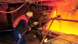 أخبار- العراق: مفتت السكراب في الشركة العامة للحديد والصلب يباشر بتفتيت اكثر من مائة سيارة سكراب