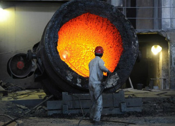 عالميـة: انكمش قطاع الصلب الصيني -الأكبر من إجمالي الإنتاج العالمي- للمرةالأولى منذ35عامًا خلال2015