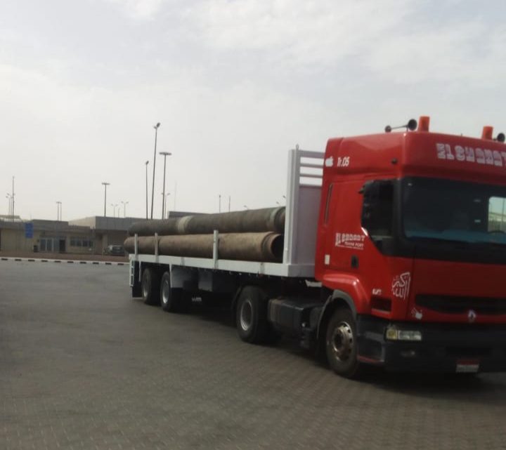 مصر: وصول سفينة مواسير بترولية لميناء سفاجا لتركيب خطوط انابيب جديدة تحت سطح خليج السويس