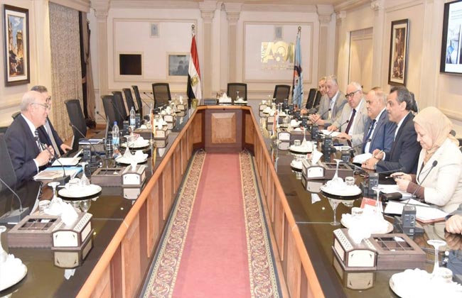 مصر: (العربية للتصنيع) تبحث مع شركة إسبانية التعاون لتطوير السكك الحديدية