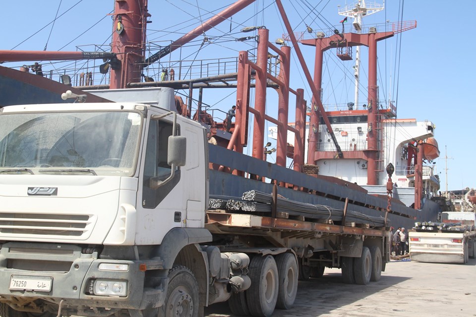 ليبيا: الحديد والصلب الليبية تصدير شحنة 7000 طن (حديد تسليح) إلى الجزائر