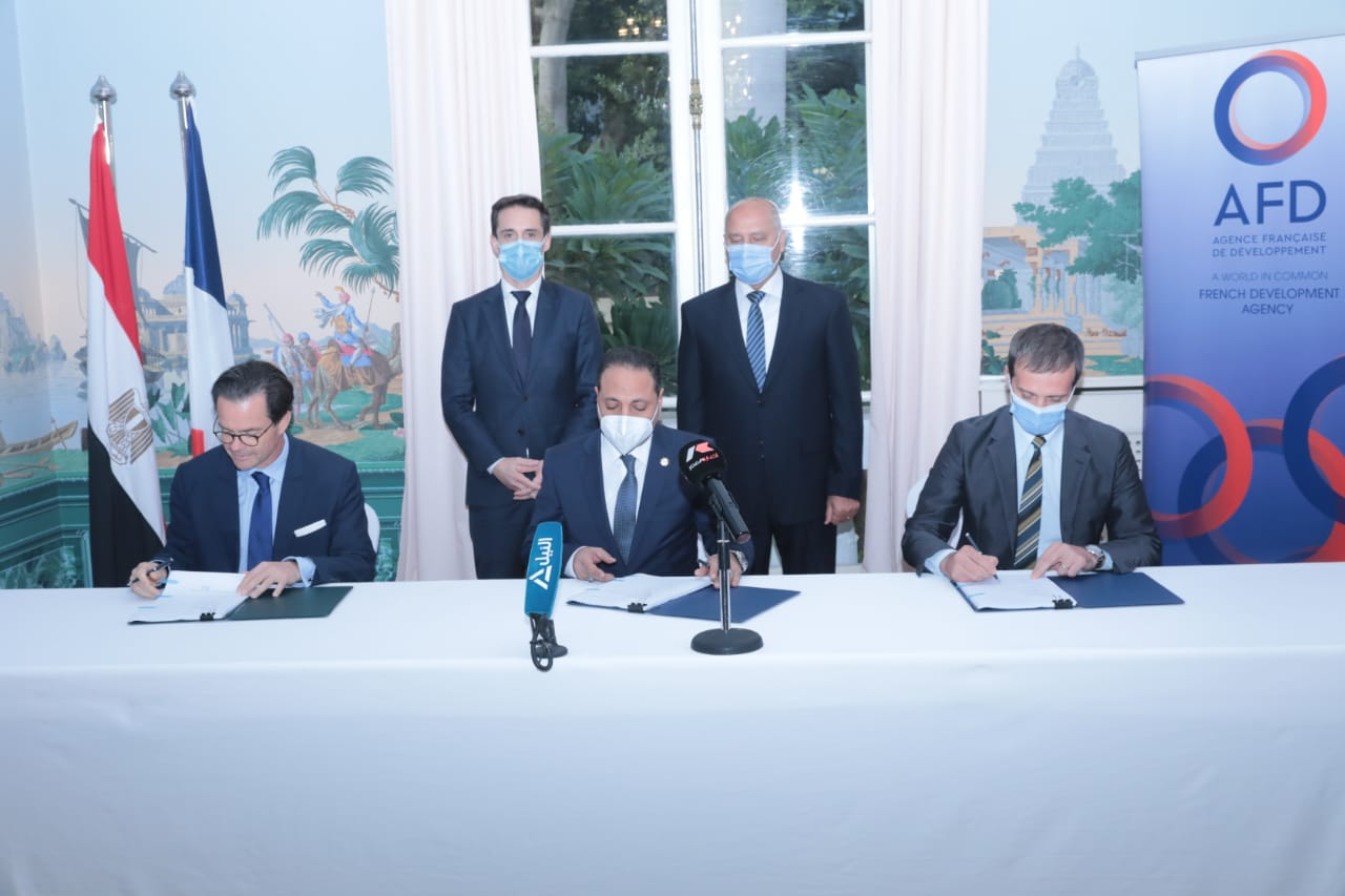 مصر: وزيرا النقل المصري والفرنسي يشهدان توقيع إتفاقية لتطوير الخط الأول للمترو