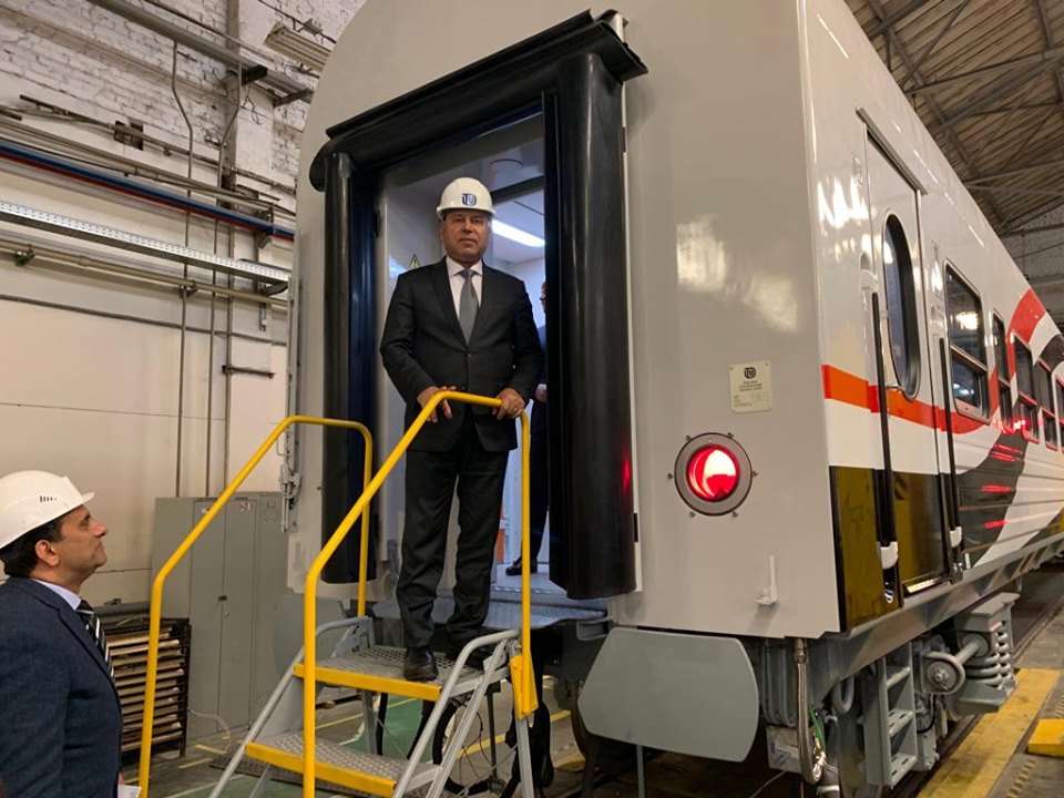 مصر: وزير النقل يتابع تنفيذ صفقة تصنيع وتوريد 1300عربة سكة حديد جديدة داخل مصنع ترنسماش