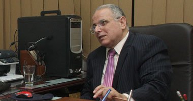 مصر: (الصدمات الدولارية) و(سد احتياجات السوق) و(استخدام الأدوات المصرفية) حلول بديلة لأزمة الدولار