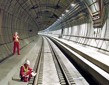 الصين: إنجاز حفر نفق ضمن خط السكة الحديدية الصيني-اللاوسي قبل 43 يوما من موعده