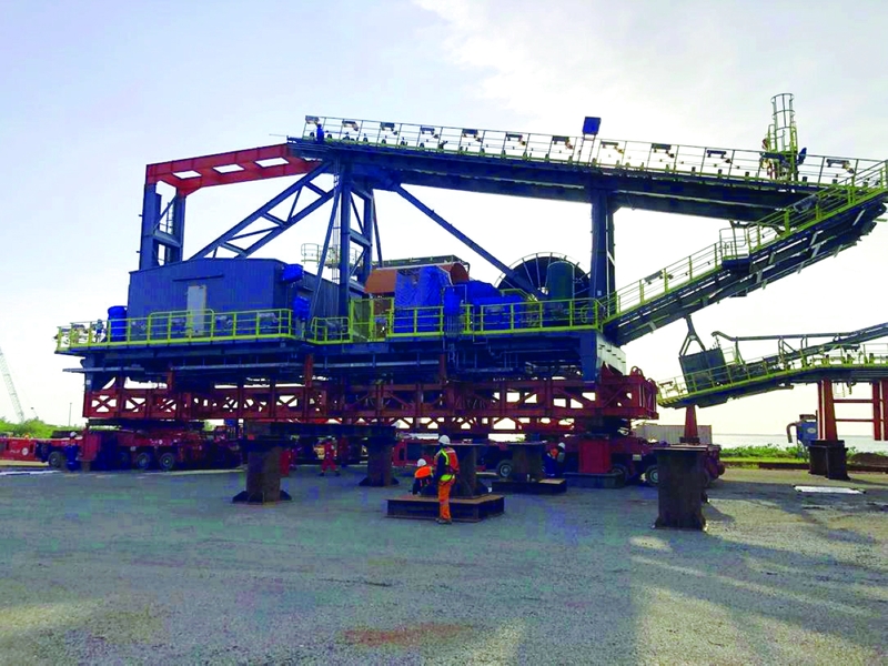 الإمارات: إبحار سفينة عملاقة تابعة لشركة الإمارات للألمنيوم لتعدين خام البوكسيت في غينيا غرب إفريقيا