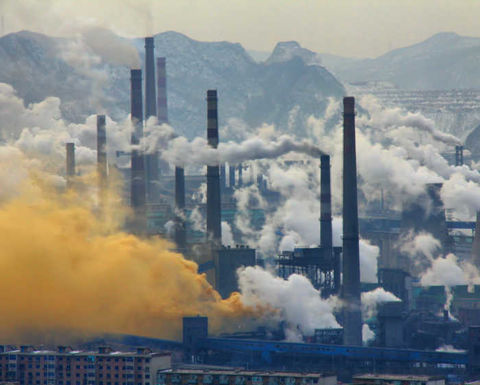 الصلب والبيئة: توقعات بأرتفاع تكاليف انبعاثات الكربون في أوروبا
