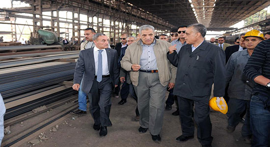 مصر: محلب: لا بيع للقطاع العام وشركة الحديد والصلب "الميتة" سنعيد إحياءها