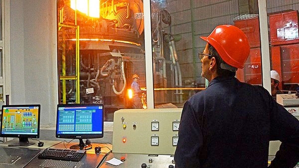 الجزائر: (وزارة الصناعة) تسمح لمركب الحجار باستيراد (خام الحديد) لحل أزمة التموين