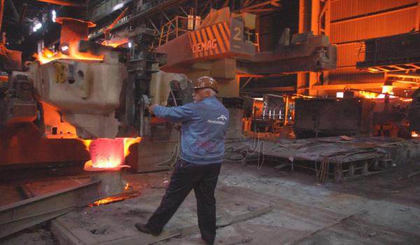 الجزائر: ضغوط غربيةعلى الجزائر لزيادةالاستثمارات الأجنبيةوتأثيرها على شركات المناجم والصلب الجزائرية