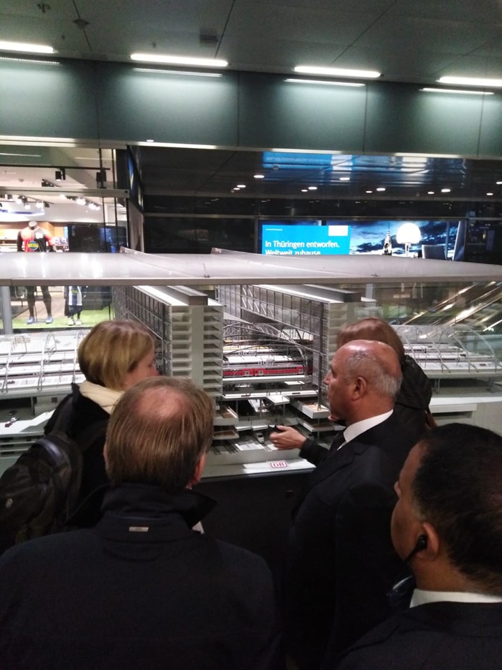 مصر: النقل يتفقد مركز تدريب السكك الحديد لـ(دويتشه بان) ببرلين ليطلع على عملية تدريب الكوادر البشرية