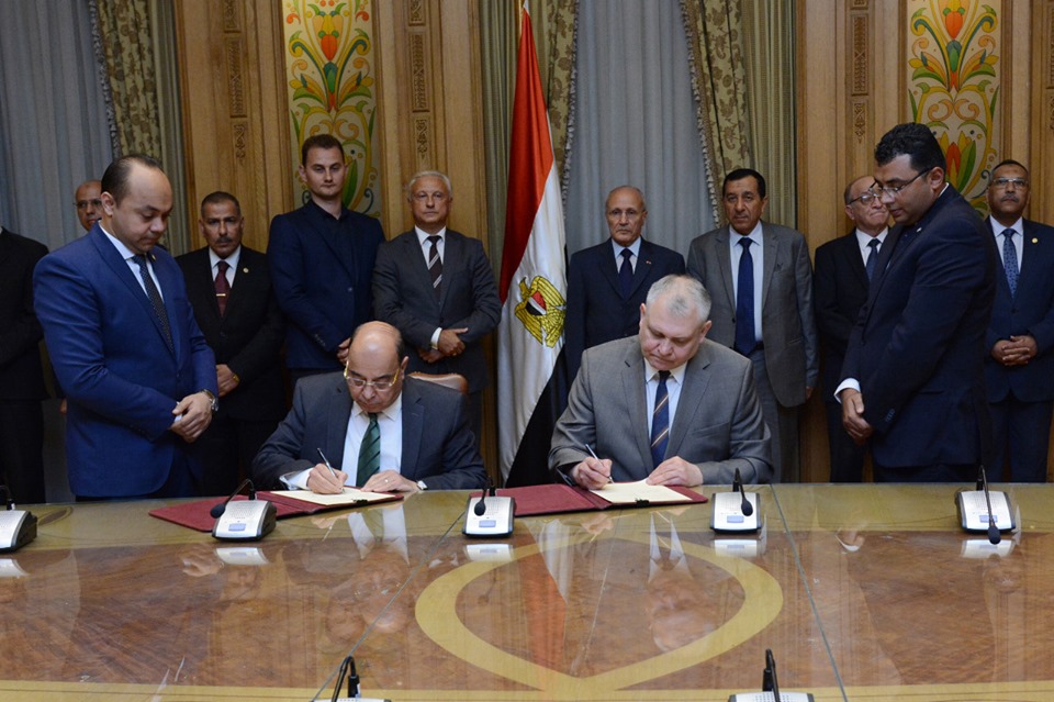 مصر: (الإنتاج الحربي) توقع مذكرة تفاهم مع امكودور البيلاروسية للتصنيع المشترك للوادر والمعدات الثقيل