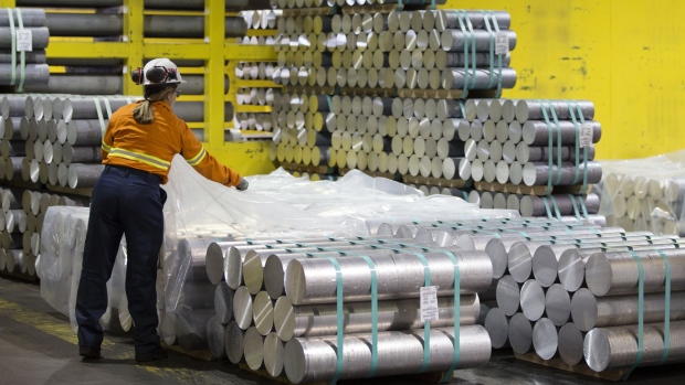 عالمية: الولايات المتحدة تلغي الرسوم على واردات الألومنيوم الكندي.. وأوتاوا تسقط التهديد بالانتقام