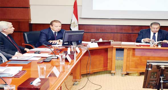 مصر : 4٫8 مليار جنيه إيرادات «القابضة للنقل» و5٫6 مليار صادرات «الصناعات المعدنية»