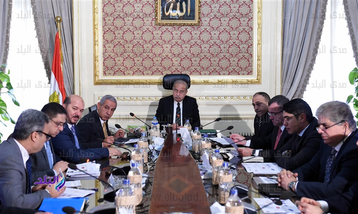 مصر : رئيس الوزراء يجتمع بمنتجي الحديد والصلب لبحث سبل تطوير الصناعة