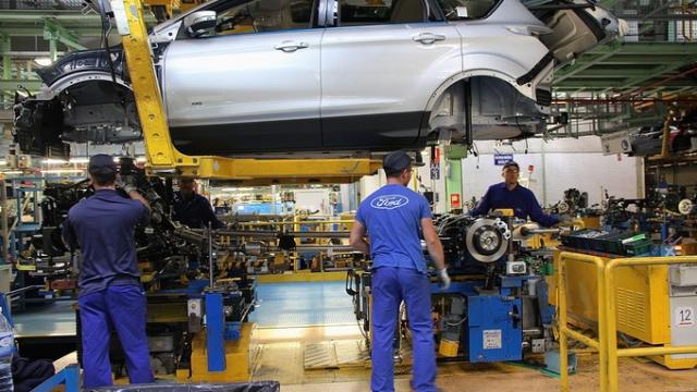 عالمية: انخفاض إنتاج الصناعات التحويلية الأمريكي للشهر الثاني مدفوعا بانخفاض إنتاج السيارات والآلات