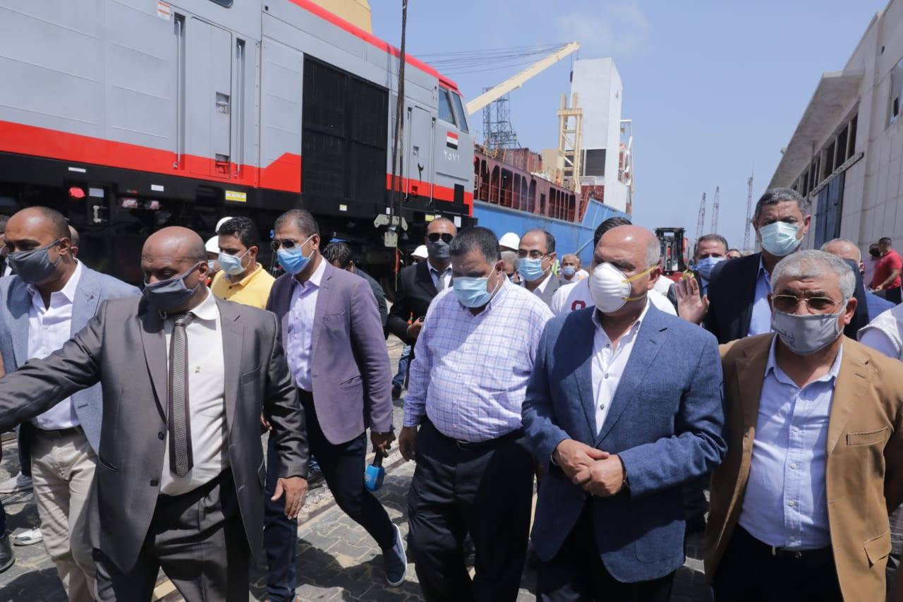 مصر: وزير النقل يستقبل الدفعة الخامسة من جرارات السكة الحديد الجديدة