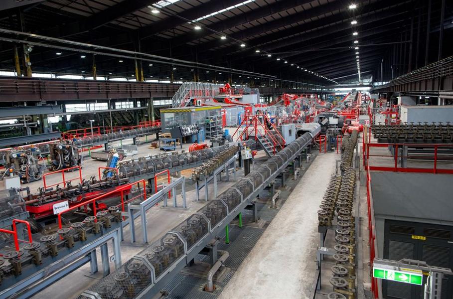 عالميه : كيف يمكن لـ14 عاملاً فقط إنتاج 500 ألف طن من الصلب سنوياً؟