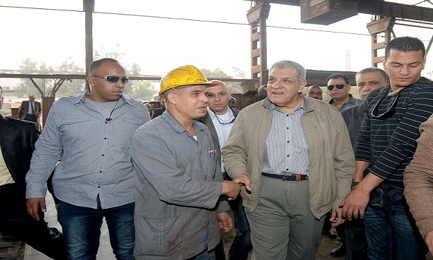 مصر: محلب.. لعمال الحديد والصلب: مصانع الفحم تعمل بـ 25% من طاقتها