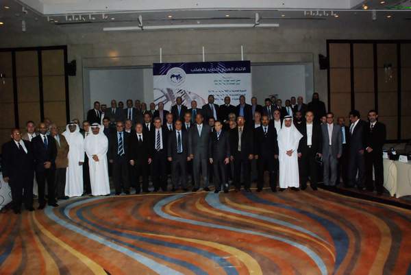 الجزائر: تشجيع التعاون بين الدول العربية والتحالفات مع الشركات العالمية لتطوير صناعة الحديد والصلب