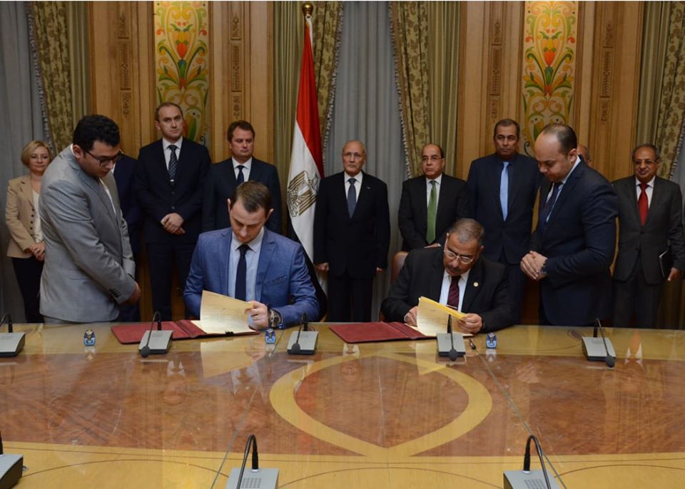 مصر: العصار ووزير الصناعة البيلاروسي يشهدان توقيع ٣ مذكرات تفاهم لتصنيع اللوادر والمعدات الثقيلة