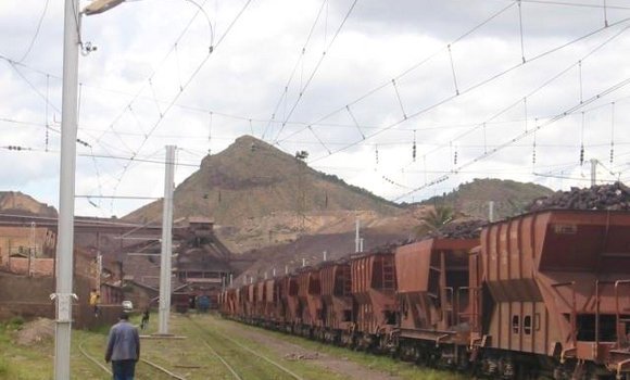 الجزائر: مخطط جديد بمنجمي (بوخضرة والونزة) لضمان إمدادات الحجار بـ7000 طن يومياً من خام الحديد