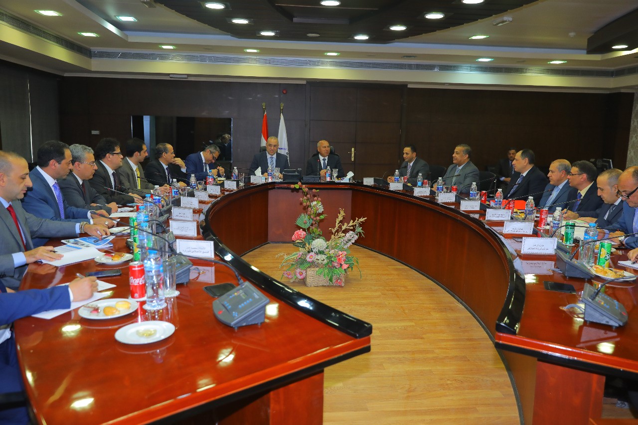 مصر: كامل الوزير والاسكان يبحثان تقييمات مشروعي (المونوريل) القطار المعلق