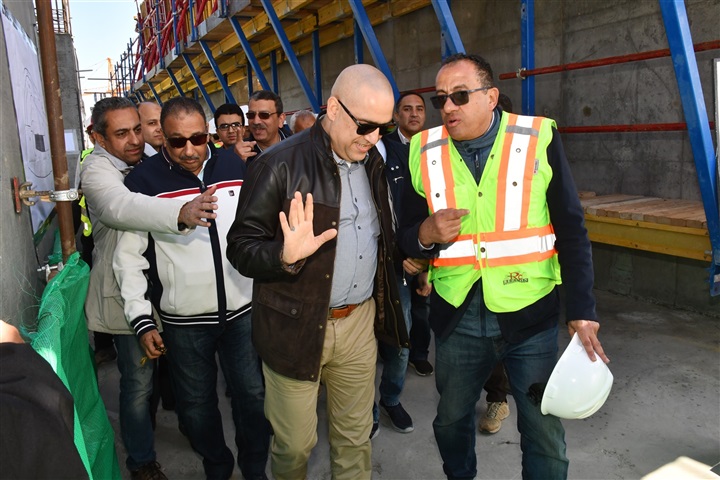 مصر: وزير الإسكان يتفقد الأبراج الشاطئية بمدينة العلمين الجديدة
