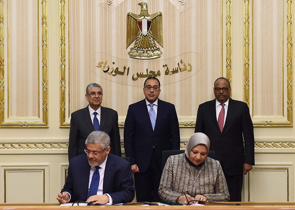 مصر: بروتوكول تعاون مصري إماراتي لإنشاء محطتي توليد كهرباء من الطاقة الشمسية والرياح