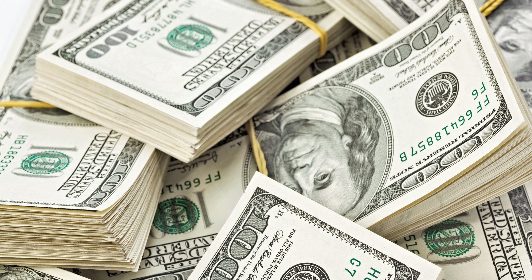 مصر: الدولار يتجاوز 13 جنيها في السوق السوداء وسط حديث عن خفض العملة