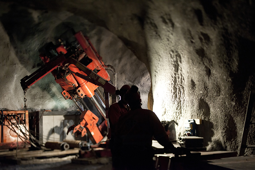 مقال: سبب الهبوط المستمر للحديدالخام عالمياً؟ وتحكم الأربعةالكبار..والتنافس الصيني الاسترالي القادم