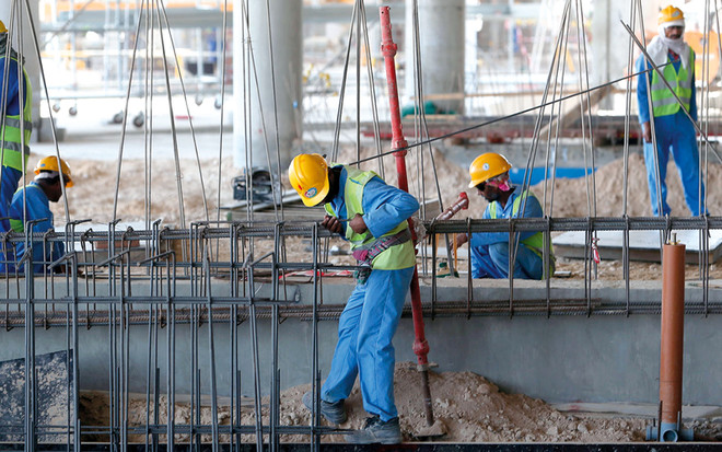 قطر: (بلومبيرج): انكماش قطاع التشييد بدأ يؤثر سلبا في أداء الاقتصاد القطري