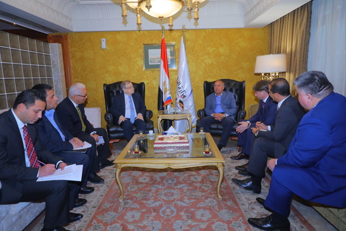 مصر: كامل الوزير.. يتابع مع (ترانسماش) الروسية تنفيذ 1300 عربة سكة حديد