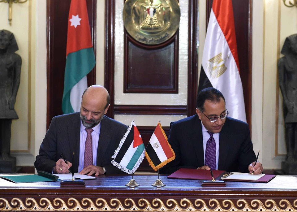 مصر: توقيع بروتوكولات تعاون بين مصر والأردن بمجالات التجارة والصناعة والنقل والتشييد والبناء