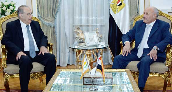مصر : العصار يلتقى نائب وزير الصناعة الروسى لبحث التعاون فى الصناعات الحربية وتطوير مصانع الصلب