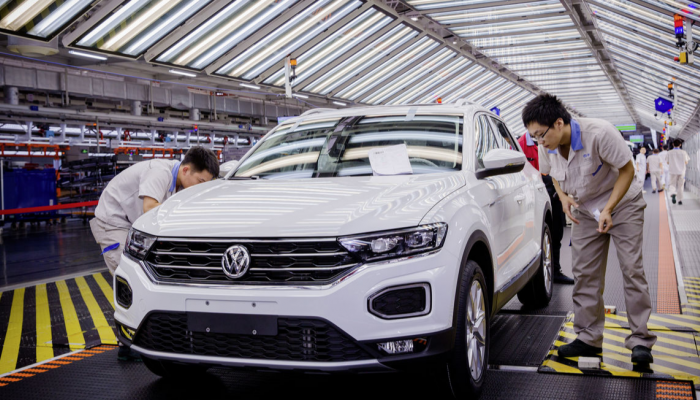 عالمية: كبرى شركات السيارات العالمية في الصين توقف إنتاجها مؤقتاً بسبب انتشار كورونا