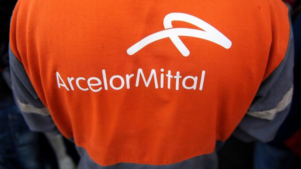 عالمية: (آرسيلور ميتال) للصلب تسجل خسائر خلال الربع الثاني لإنخفاض أسعار الصلب وأرتفاع المواد الخام
