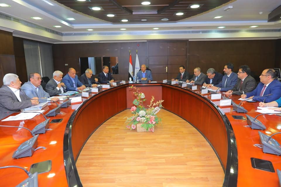 مصر: كامل الوزير.. يبحث مع رؤساء شركات الطرق والكباري تنفيذ مشروعات السكك الحديدية والبنية التحتية