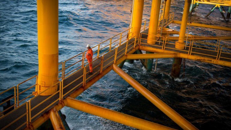 طاقة: السعودية تسترجع إنتاج النفط بالكامل بحلول الأسبوع المقبل