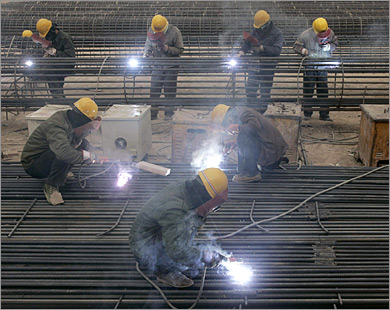 مصر: توفير 45 مليون دولار لشراء خامات وقطع غيار الحديد والصلب المصرية