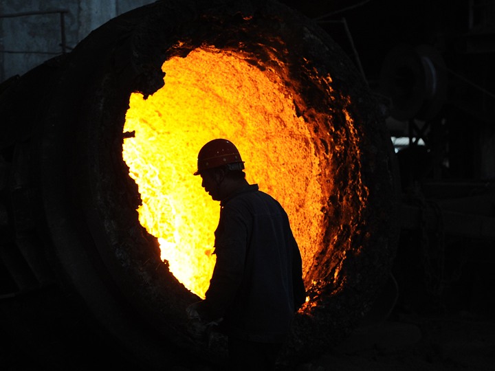 مصر:  تعليق عمال المصرية للحديد والصلب بالسويس اعتصامهم حرصا على عدم الإضرار بالاقتصاد