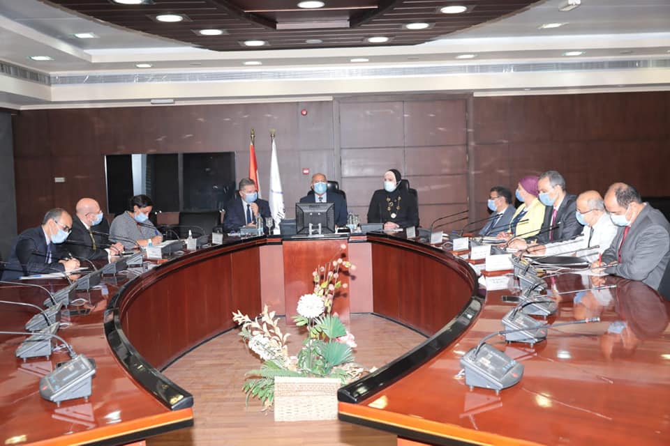 مصر: وزراء النقل والصناعة والأعمال يبحثون رفع كفاءة الأسطول التجاري لدعم الصادرات المصرية وفتح أسواق