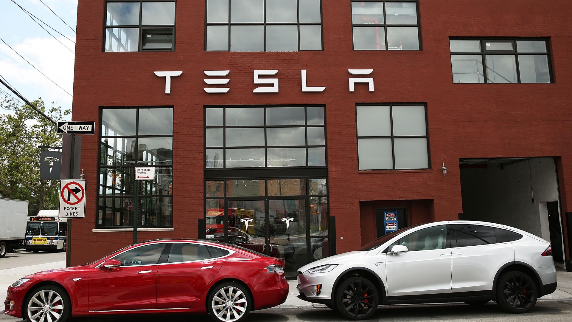 عالمية: تسلا تريد الشروع في مصنع سيارات جديد بالولايات المتحدة خلال الصيف