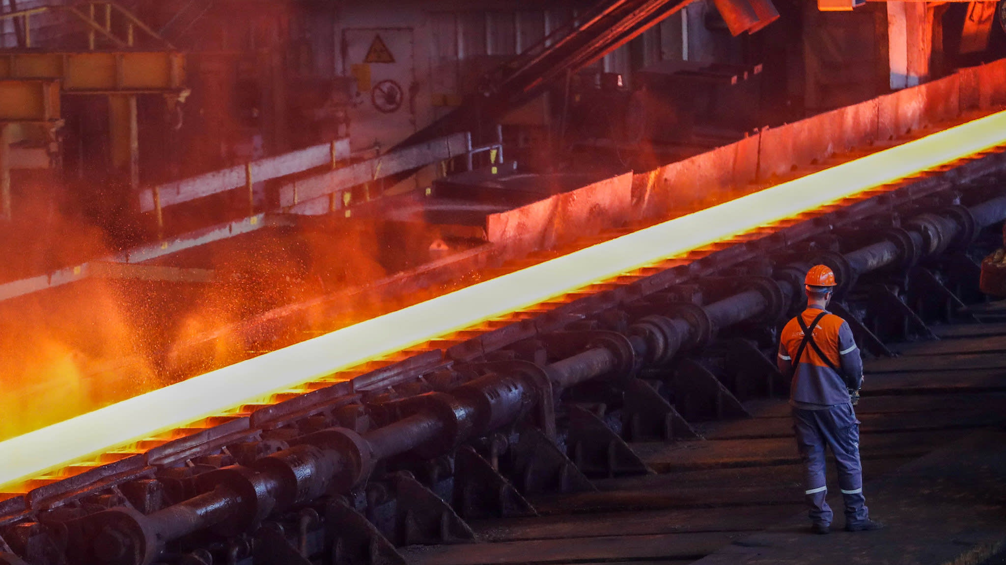 عالمية: «أرسيلور ميتال» تخفض إنتاجها 3 ملايين طن من الصلب في أوروبا بسبب ضعف الطلب