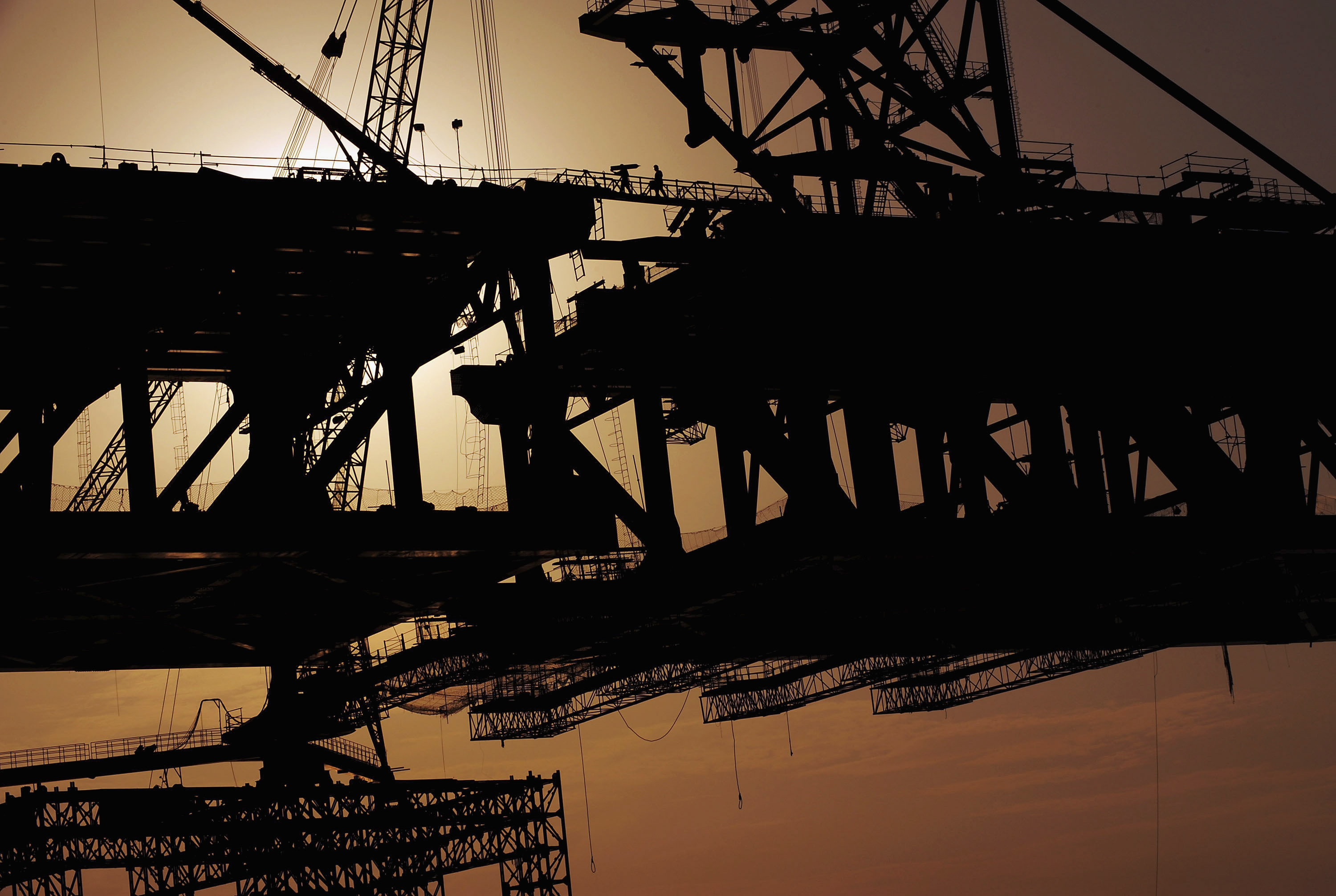 اقتصاد: ترامب: إنفاق 2 تريليون دولار على البنية التحتية ينقذ الاقتصاد الأمريكي المترنح