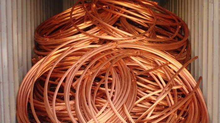 عالمية: أسعار النحاس تقفز لأعلى مستوى في 7 أشهر بدعم من انخفاض المخزونات