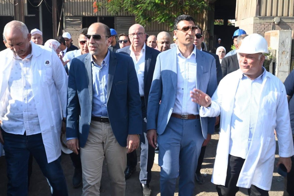 لدعم توطين الصناعة الوطنية.. وزير الصناعة ومحافظ الجيزة يتفقدان خطوط إنتاج وتطوير شركة "النصر للمسبوكات"